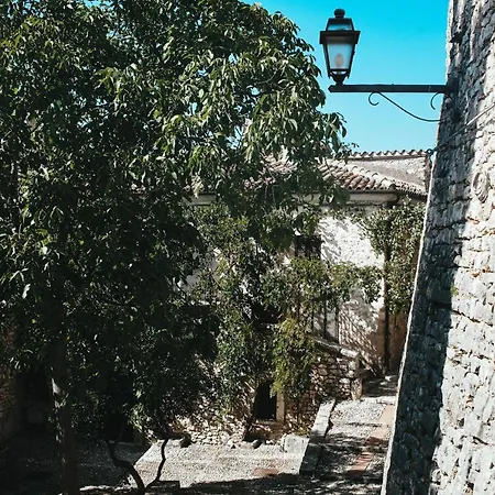 Diffuso Crispolti Hotel *